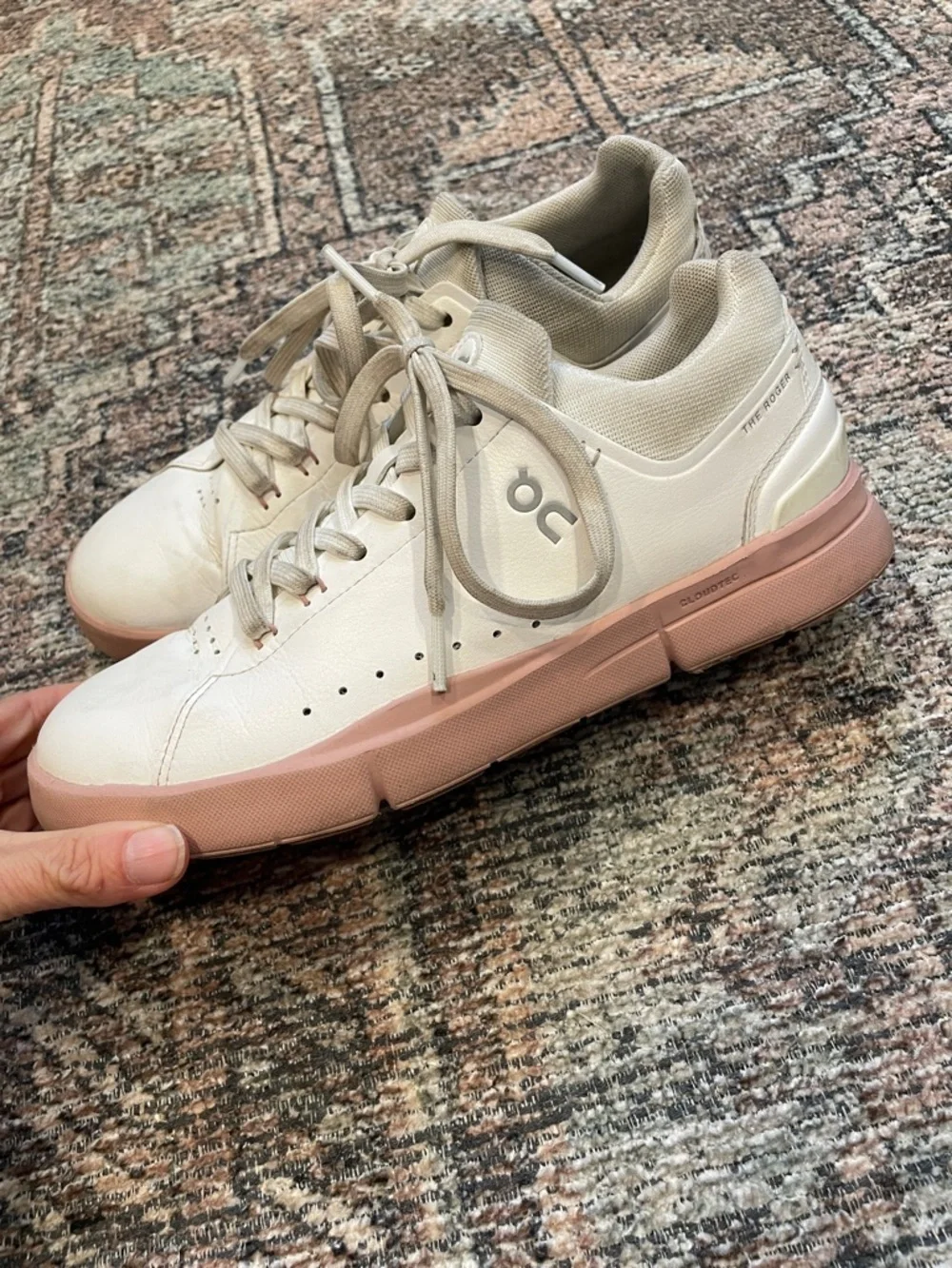 On Running The Roger Advantage Sneakers White Women’s 7.5